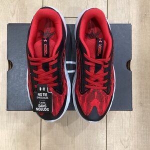 Under Armour Scramjet 4 No Tie Boys Size 1Y